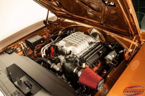 Классический Dodge Charger с современным двигателем от Hellcat