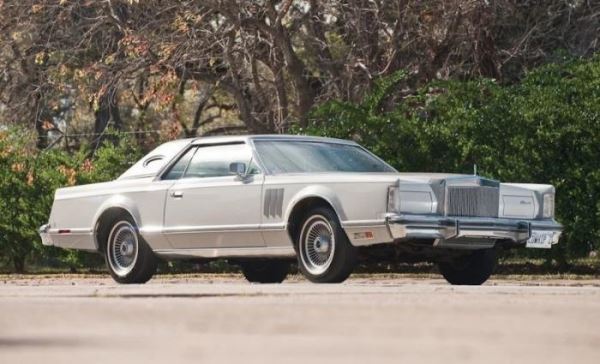 
			Дизайнерские серии и версии Lincoln Continental Mark V (21 фото)