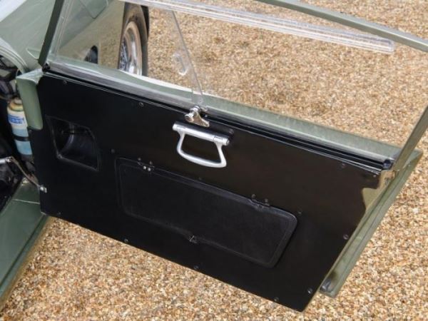 Уникальный гоночный Aston Martin 1963 года (50 фото)