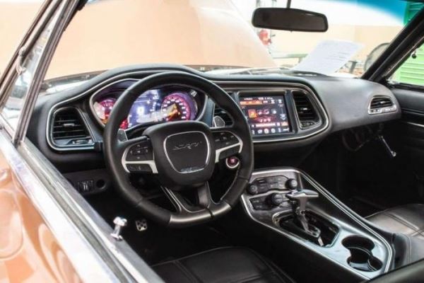 Классический Dodge Charger с современным двигателем от Hellcat