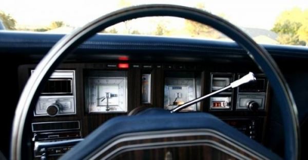 
			Дизайнерские серии и версии Lincoln Continental Mark V (21 фото)