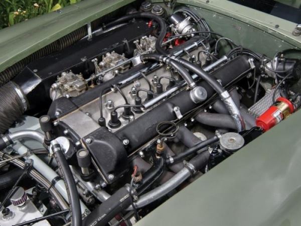 Уникальный гоночный Aston Martin 1963 года (50 фото)