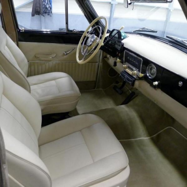 На продажу выставили ГАЗ-21 выпущенный в 2004 году (21 фото)