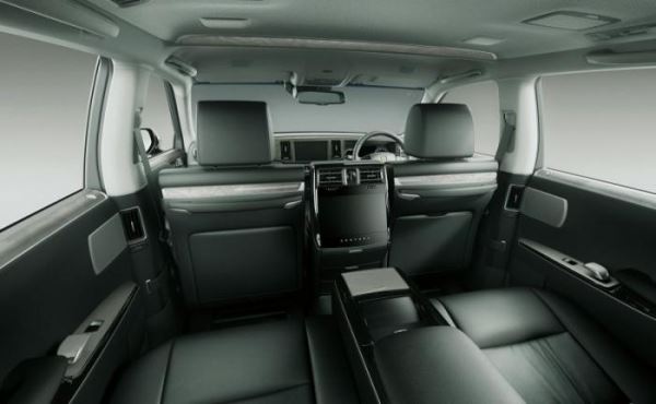 
			Новая Toyota Century: японский Роллс-Ройс (29 фото + 1 видео)