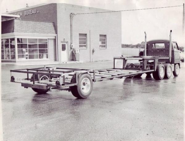 Необычный трехосный Volkswagen T1 в духе американских тягачей (18фот)