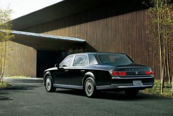 
			Новая Toyota Century: японский Роллс-Ройс (29 фото + 1 видео)