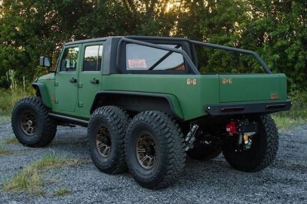 Эффектный шестиколесный Jeep Wrangler от компании Bruiser Conversions