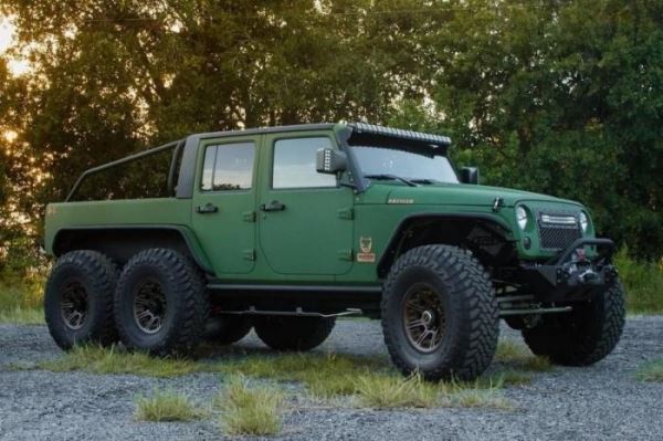 Эффектный шестиколесный Jeep Wrangler от компании Bruiser Conversions