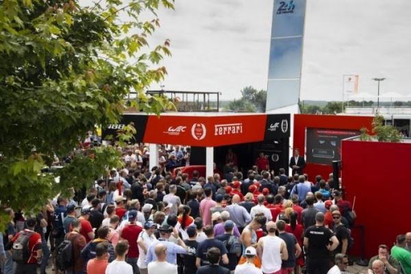 
			Уникальная Ferrari Pista: для тех, кто в деле (14 фото)