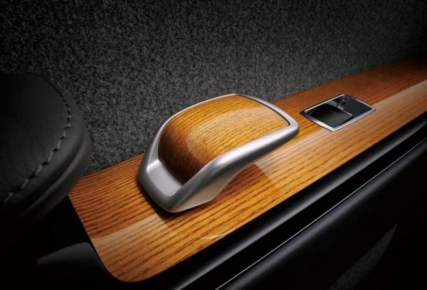 
			Новая Toyota Century: японский Роллс-Ройс (29 фото + 1 видео)