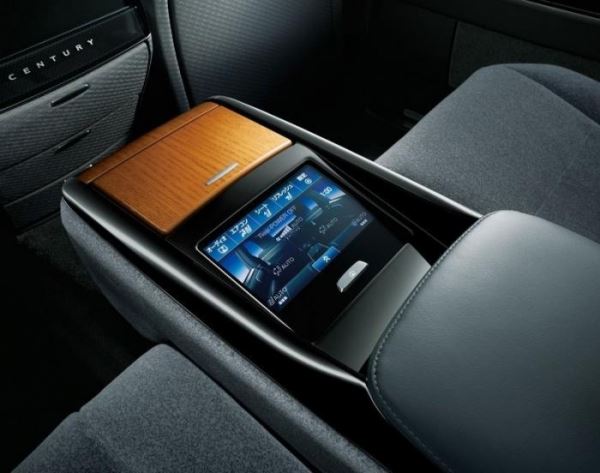 
			Новая Toyota Century: японский Роллс-Ройс (29 фото + 1 видео)