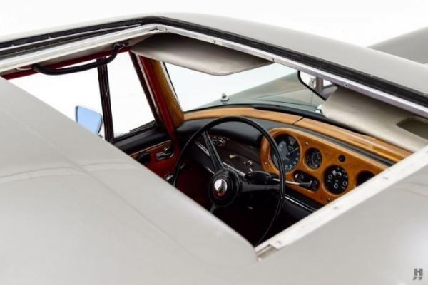 
			Эксклюзивный Bentley 1960 года c кузовом Mercedes-Benz (15 фото)