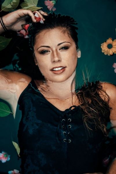 Фотограф превратила детский надувной бассейн в фотостудию и сделала впечатляющие снимки (7 фото)