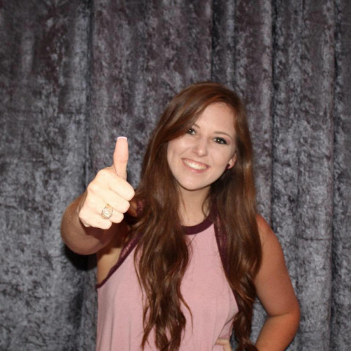 
Студентка сделала фото для&nbsp;выпускного с&nbsp;аллигатором&nbsp
