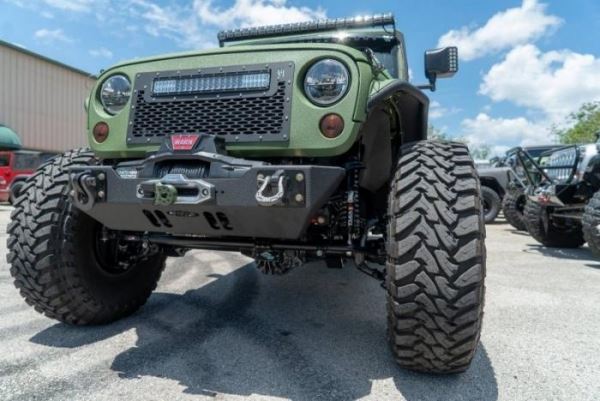 Эффектный шестиколесный Jeep Wrangler от компании Bruiser Conversions