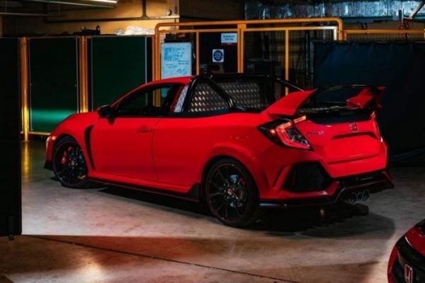 
			Из Honda Civic Type R сделали очень быстрый пикап (6 фото)