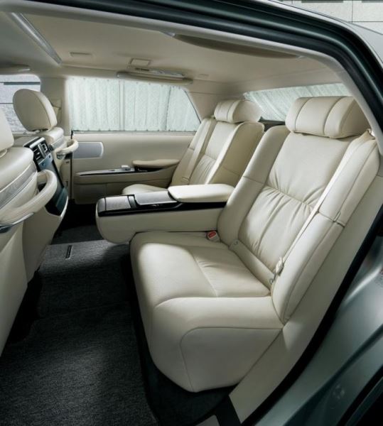 
			Новая Toyota Century: японский Роллс-Ройс (29 фото + 1 видео)