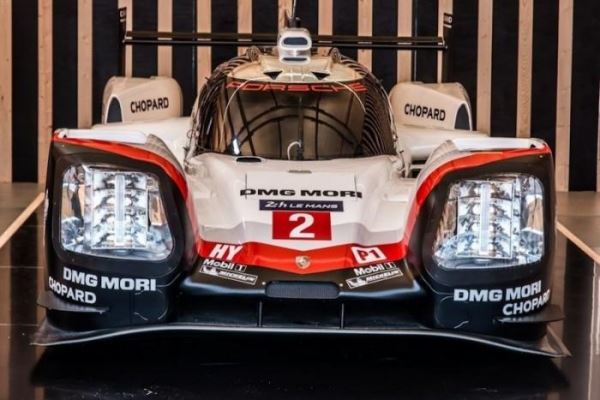 От K?fer до Taycan: 70 лет автомобилям Porsche (13 фото)