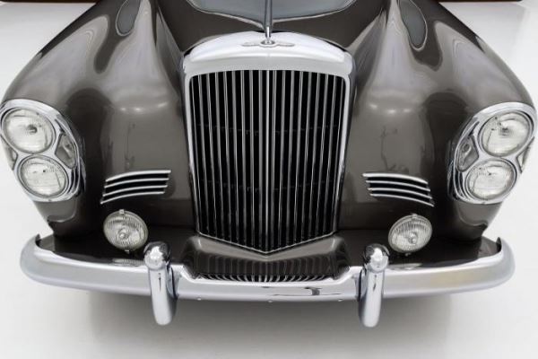 
			Эксклюзивный Bentley 1960 года c кузовом Mercedes-Benz (15 фото)